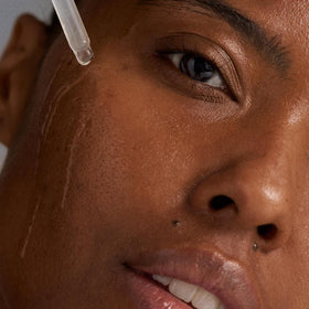 Dermalogica algae extract visual representing natural moisture retention support