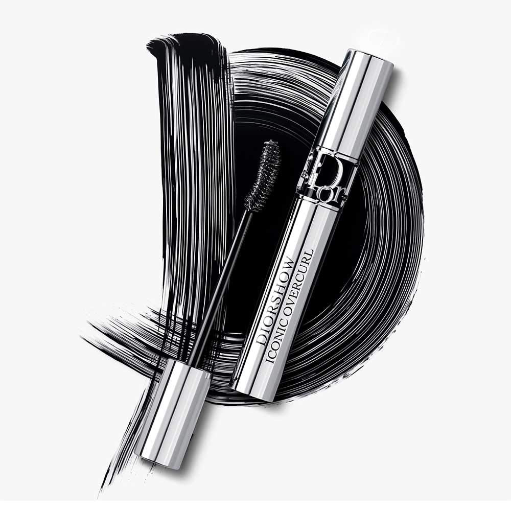 Dior lifestyle shot of applying mascara for dramatic eye definition
