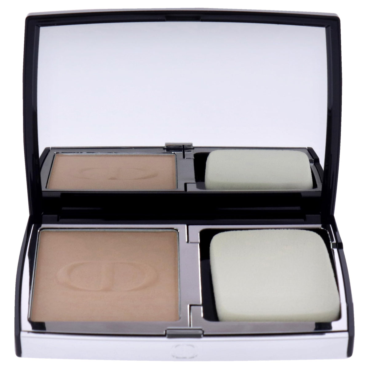 Dior powder-cream texture close-up displaying velvety finish and blendability benefits