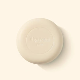 Diptyque Philosykos soap lather texture demonstrating creamy, skin-softening foam