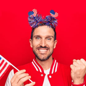 DIUEWOW large star headband worn by a model highlighting flashing visibility benefit