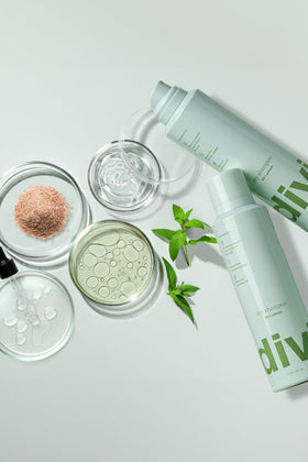 divi powder texture close-up showing oil-absorbing rice and cornstarch blend