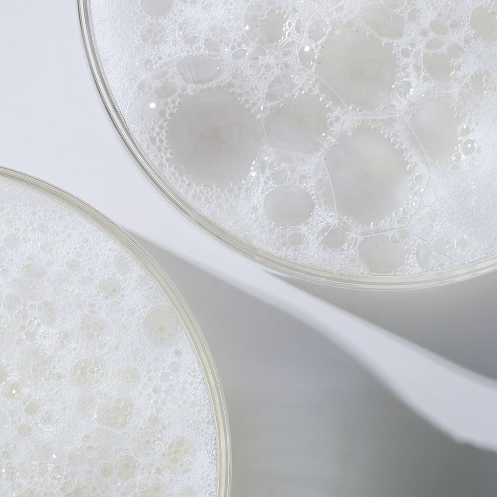 Divi label closeup focusing on ingredient list and cruelty-free badge