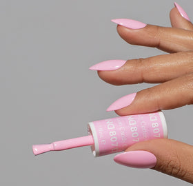 DAISY DND gel bottle close-up highlighting rich pigment for even coverage