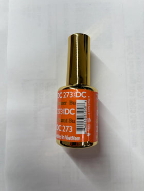 DAISY DND summer manicure lifestyle shot showing vibrant wearable color