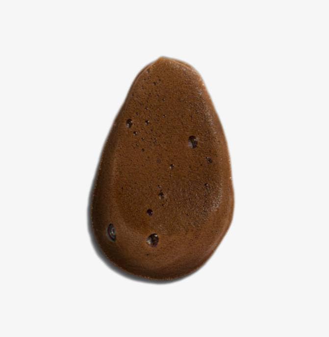 Dolce Glow mousse texture close-up highlighting fast-drying, blendable formula for smooth application