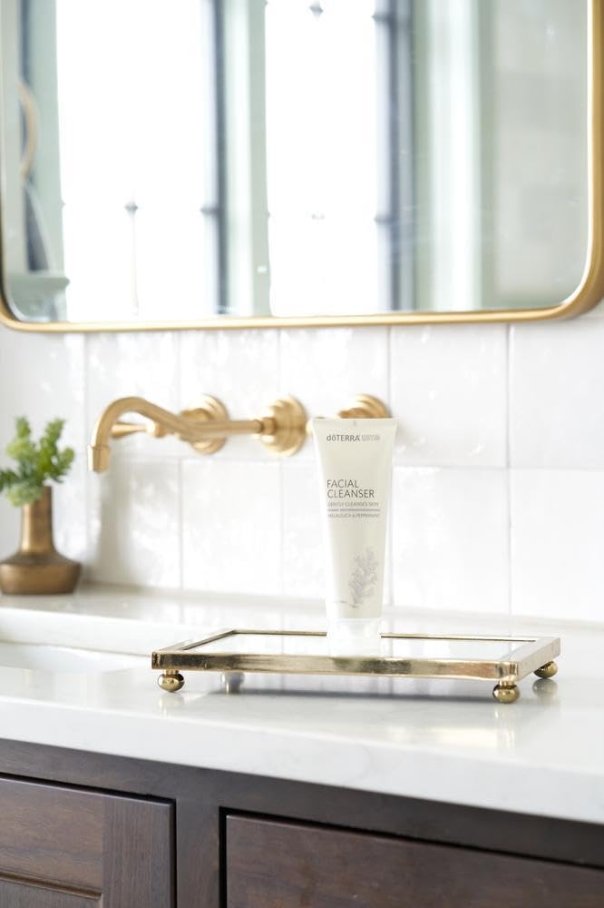 doTERRA macadamia nut oil ingredient shot illustrating conditioning benefit