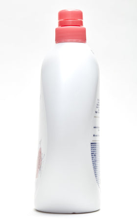 Dove creamy foam texture closeup showing gentle lather that helps retain skin moisture