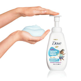 child using dove pump in bath illustrating easy foaming and less mess