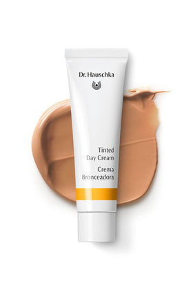 Dr. Hauschka close-up of cream texture swatch demonstrating lightweight hydration
