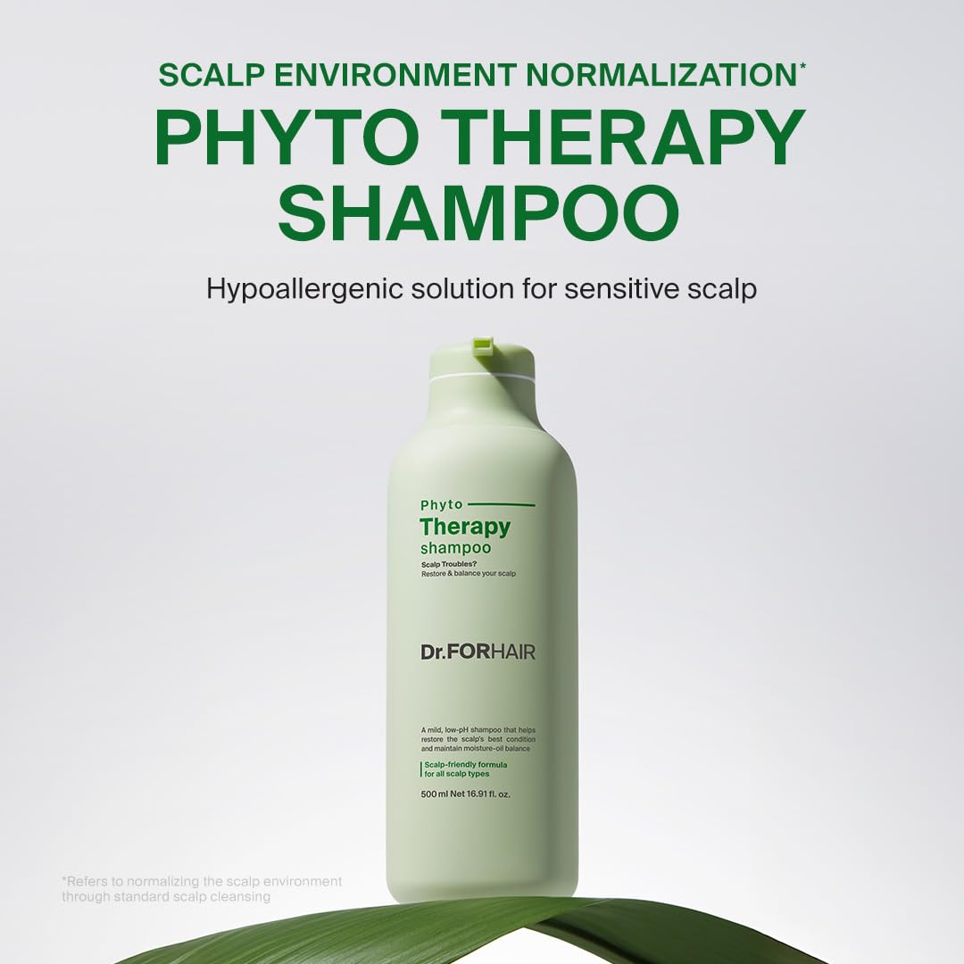 DR.FORHAIR creamy foam on palm demonstrating gentle lather and easy cleansing