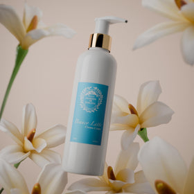 Ducci Giardini Di Toscana label close-up listing hyaluronic acid, vitamin E and Pentavitin benefits