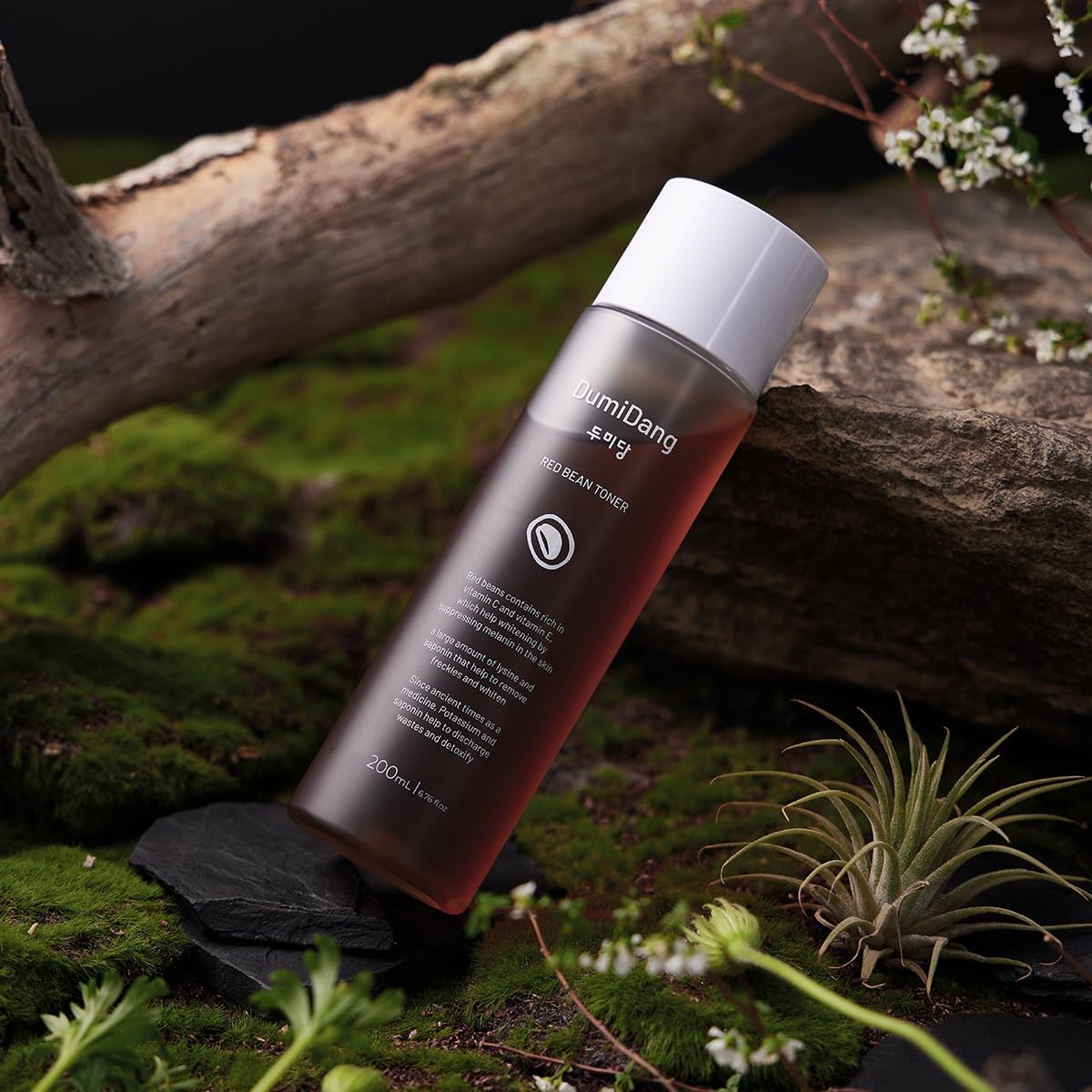 DumiDang bottle shown with red beans emphasizing natural antioxidant benefit