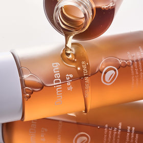 DumiDang toner being poured on hand demonstrating quick absorption benefit