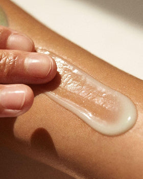DUNE clear gel texture close-up demonstrating non-greasy absorption
