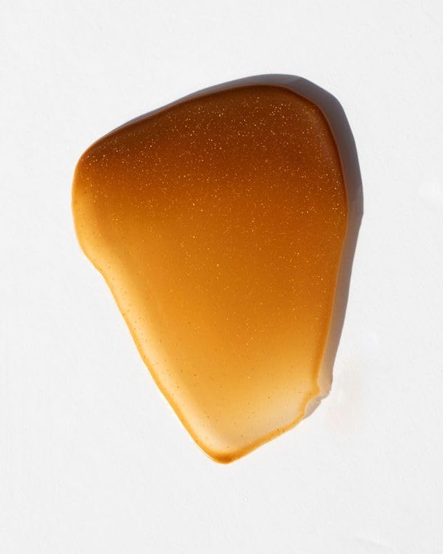 DUNE Golden Guard lotion texture close-up highlighting quick-absorbing finish