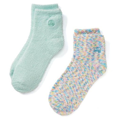 Earth Therapeutics aloe socks front view showing two-pair pack and moisturizing benefit