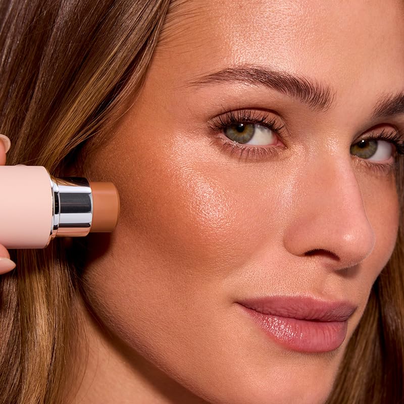 EarthsCure bronzer applied with brush on cheek demonstrates warming glow