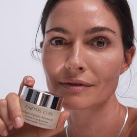 EarthsCure creamy texture close-up demonstrating fast absorption and hydration