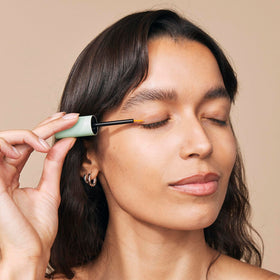 Eight Saints serum texture droplet highlighting lightweight hydrating formula