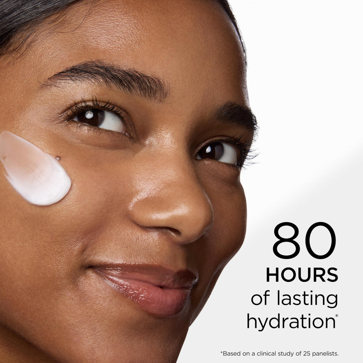 Elizabeth Arden cream beside coin illustrating portable travel-friendly benefit