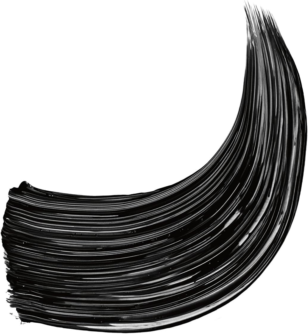 Elizabeth Arden mascara applied on eyelashes demonstrating lifted, lengthened effect