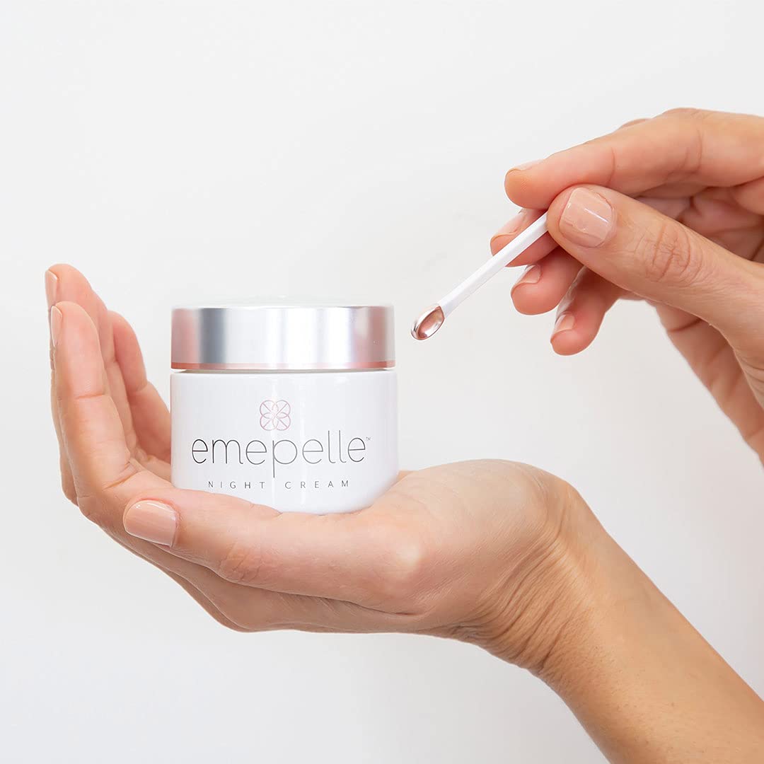 Emepelle close-up cream texture illustrating rich hydration benefit