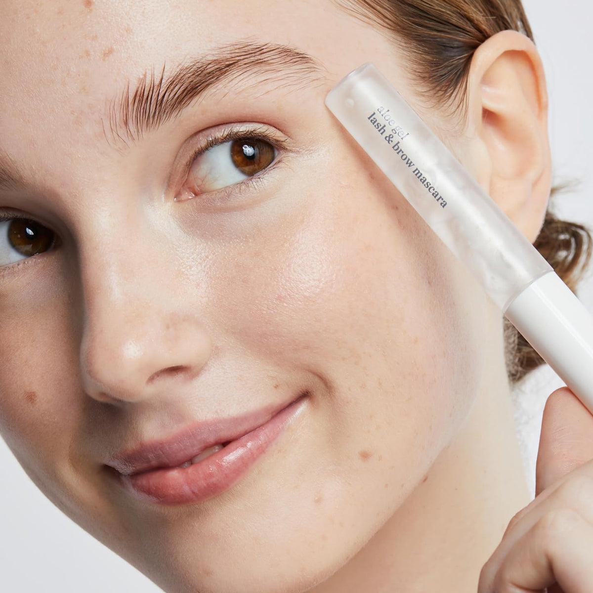 Ere Perez mascara brush applicator detail separating lashes for definition