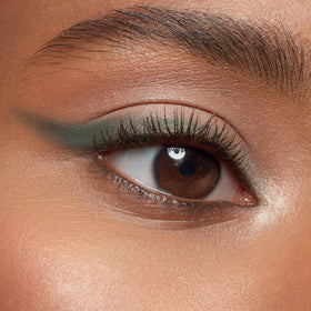 essence application on eye demonstrating lifted length and defined lashes
