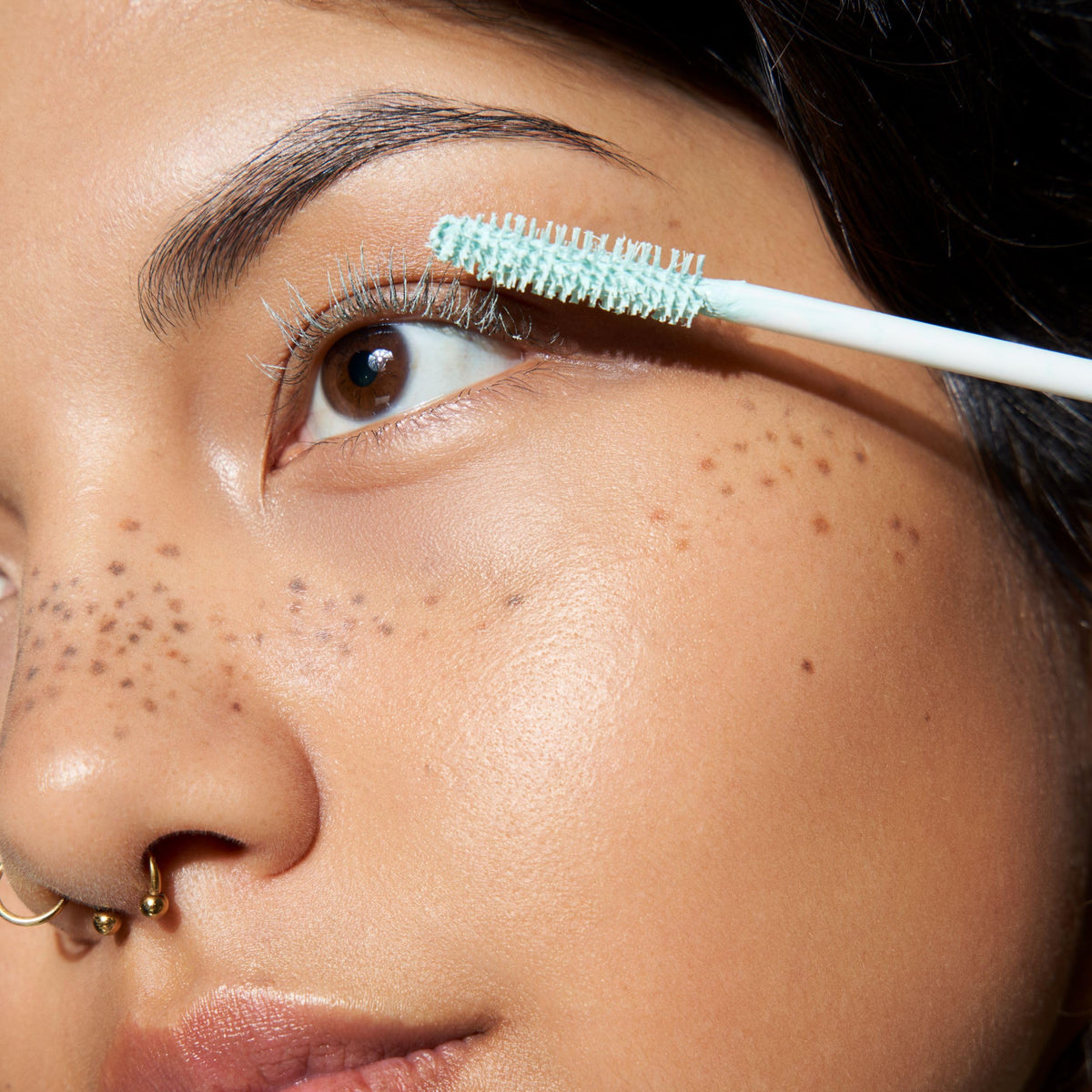 Essence Cosmetics applying primer to lashes demonstrating even coverage benefit