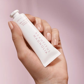 Estée Lauder close-up of cream texture highlighting rich hydration