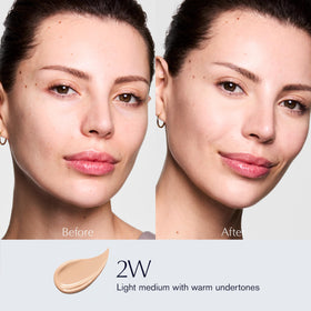 Estée Lauder wand detail showing 3D sculpting tip for precise application benefit
