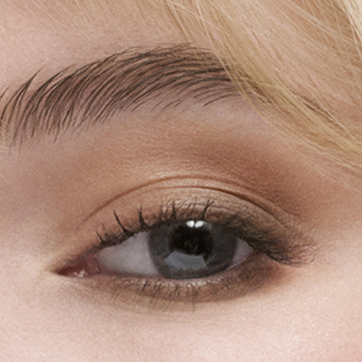 Estée Lauder open palette with mirror and applicators, convenient for travel