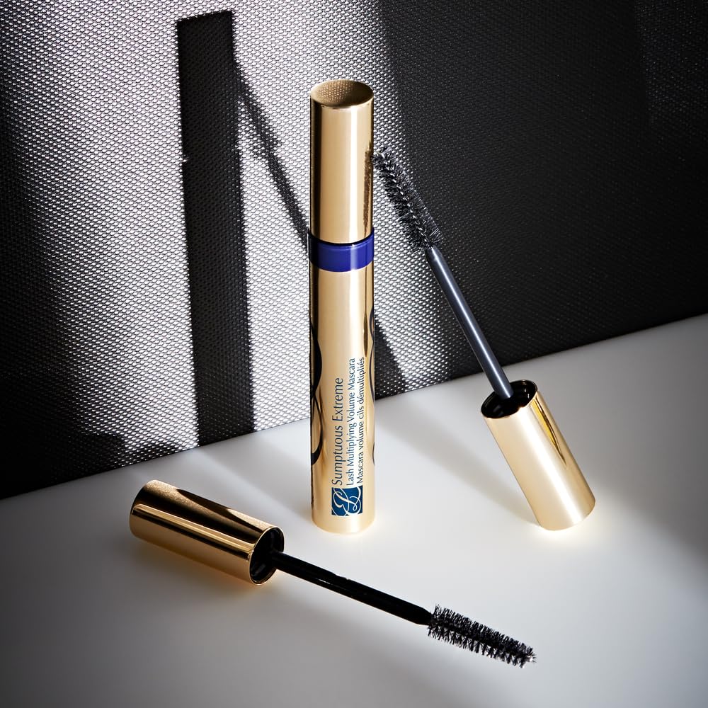 Estée Lauder eyeliner tip detail demonstrating precise point and smooth glide benefit: long-lasting definition