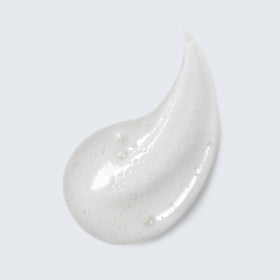 Estée Lauder creamy foam texture close-up showing lather and gentle cleansing action