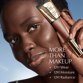 Estée Lauder lifestyle shot applying foundation for a natural radiant result