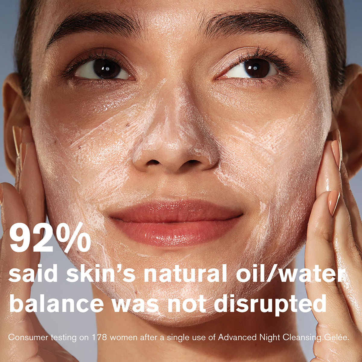 Estée Lauder soft foam close-up on palm, demonstrates effective makeup removal