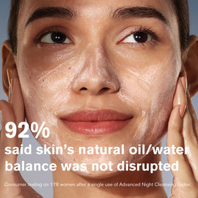 Estée Lauder soft foam close-up on palm, demonstrates effective makeup removal
