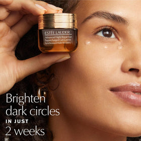 Estée Lauder gel-cream texture in jar highlighting lightweight hydration and fast absorption benefits