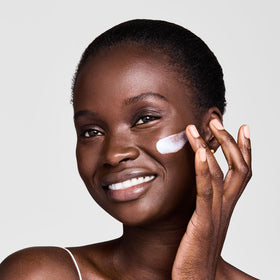 Estée Lauder close-up of cream texture illustrating lightweight hydration benefits