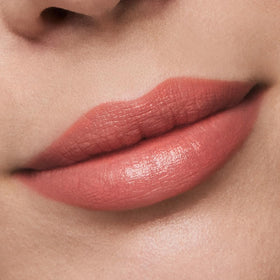 Estée Lauder swatch of shimmer texture showing dimensional shine and color payoff