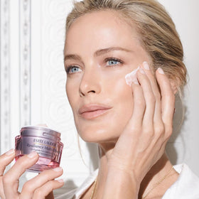 Estée Lauder close-up of cream texture highlighting rich hydration benefits