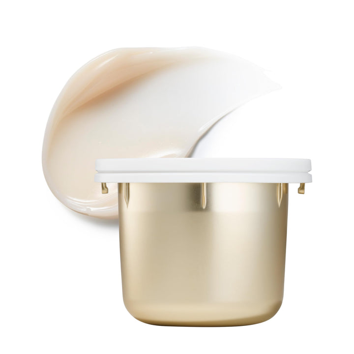 Estée Lauder front jar showing product branding and elegant packaging benefit: premium presentation