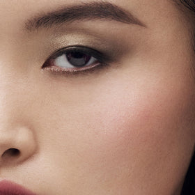Estée Lauder close-up of dual shades showing texture and blendable finish benefits