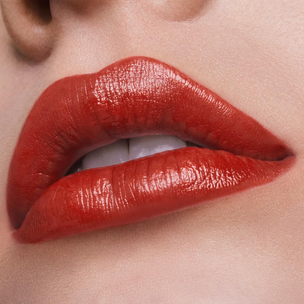 Estée Lauder shimmer texture swatch on skin demonstrating luminous color payoff