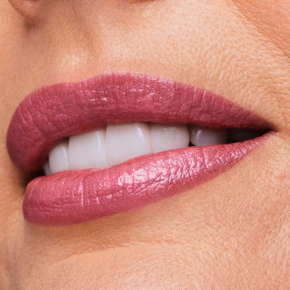 Estée Lauder texture swipe showing shimmer finish and color payoff benefit