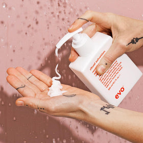 EVO Ritual Salvation being applied in shower demonstrating easier detangling