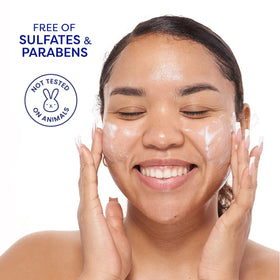 FACETORY clear essence texture showing rich hydration and absorption