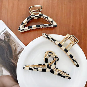 FAELBATY hair clip worn outdoors showing fashion-forward, comfortable wear
