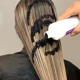 Fanola conditioner texture close-up showing creamy formula for deep hydration